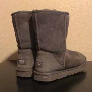 GREY UGGS
